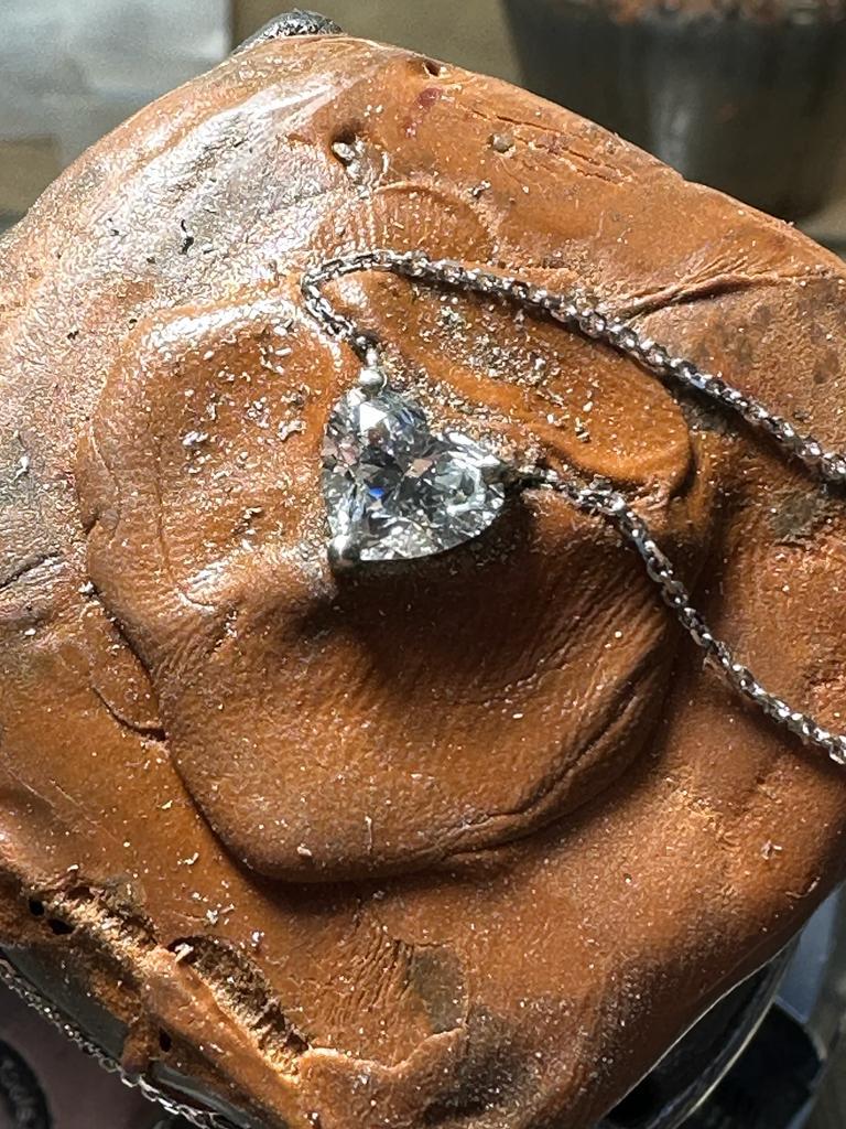 תליון יהלום מעבדה 1 קראט בחיתוך לב IGI ב-48% הנחה מחיר סופי 2800 ₪