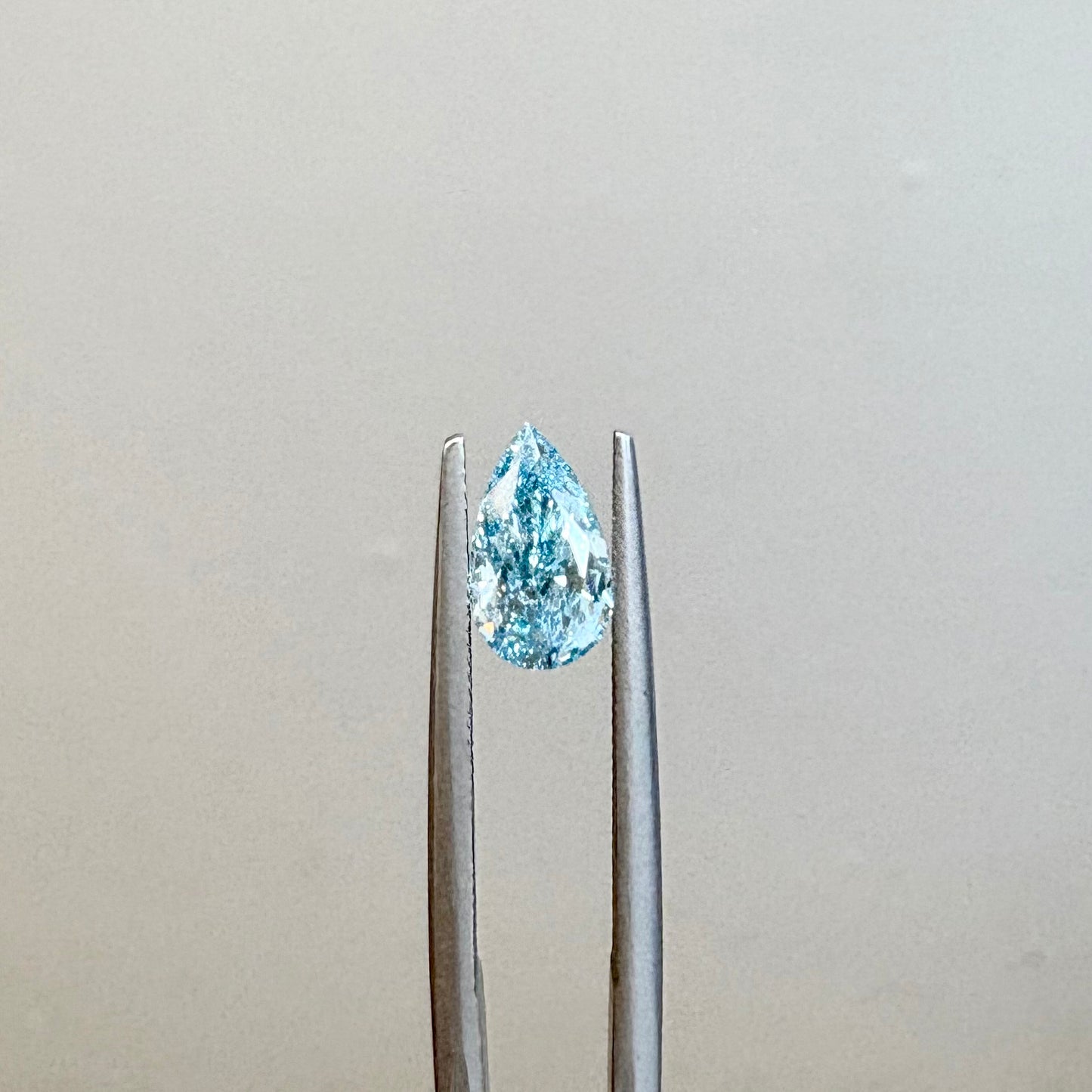 טבעת יהלום כחול מעבדה בחיתוך טיפה BELLY