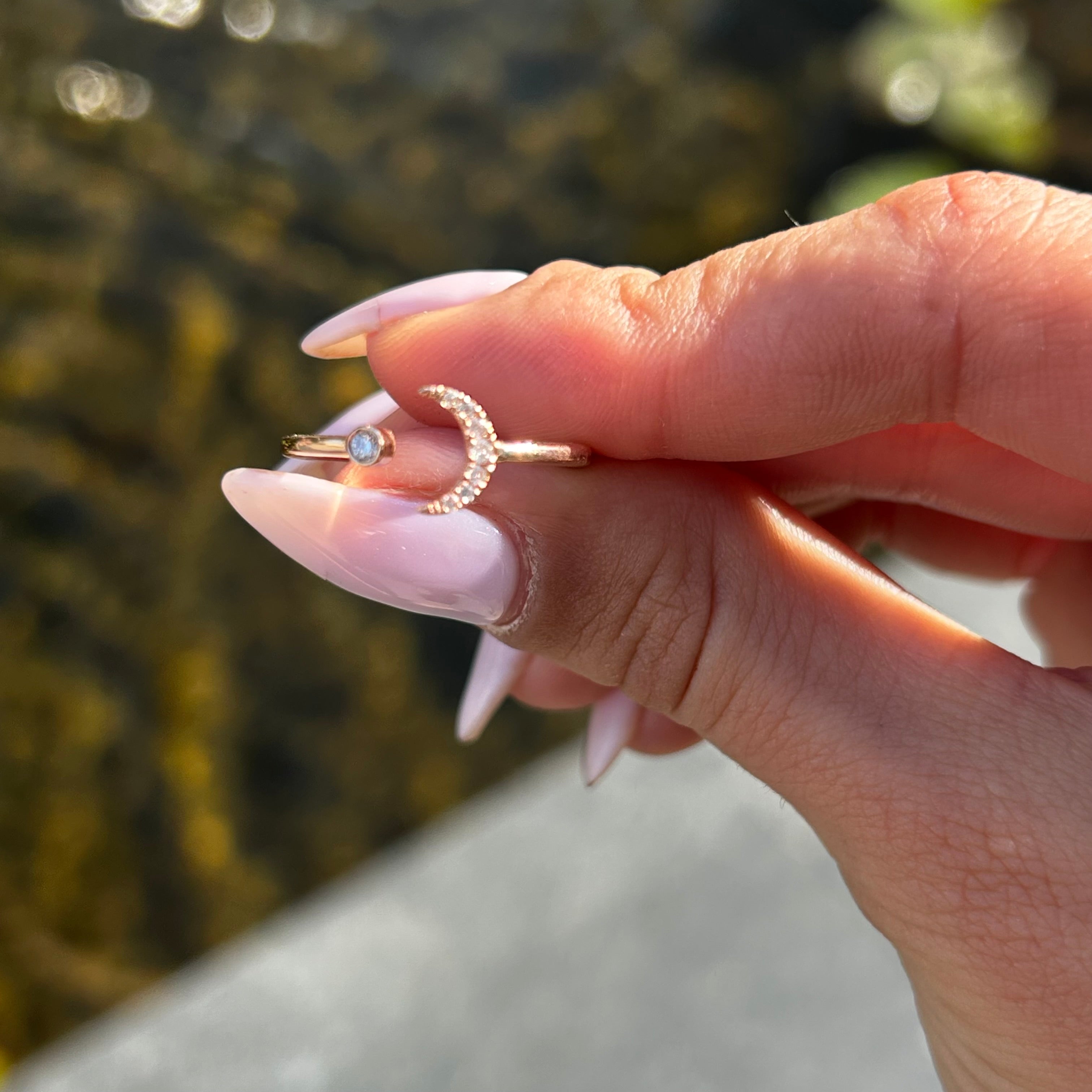 טבעת יהלומים בצורת חצי ירח MOON