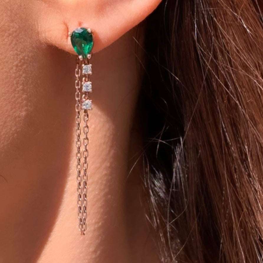 ZOE עגיל אמרלד בחיתוך טיפה בשילוב יהלומים