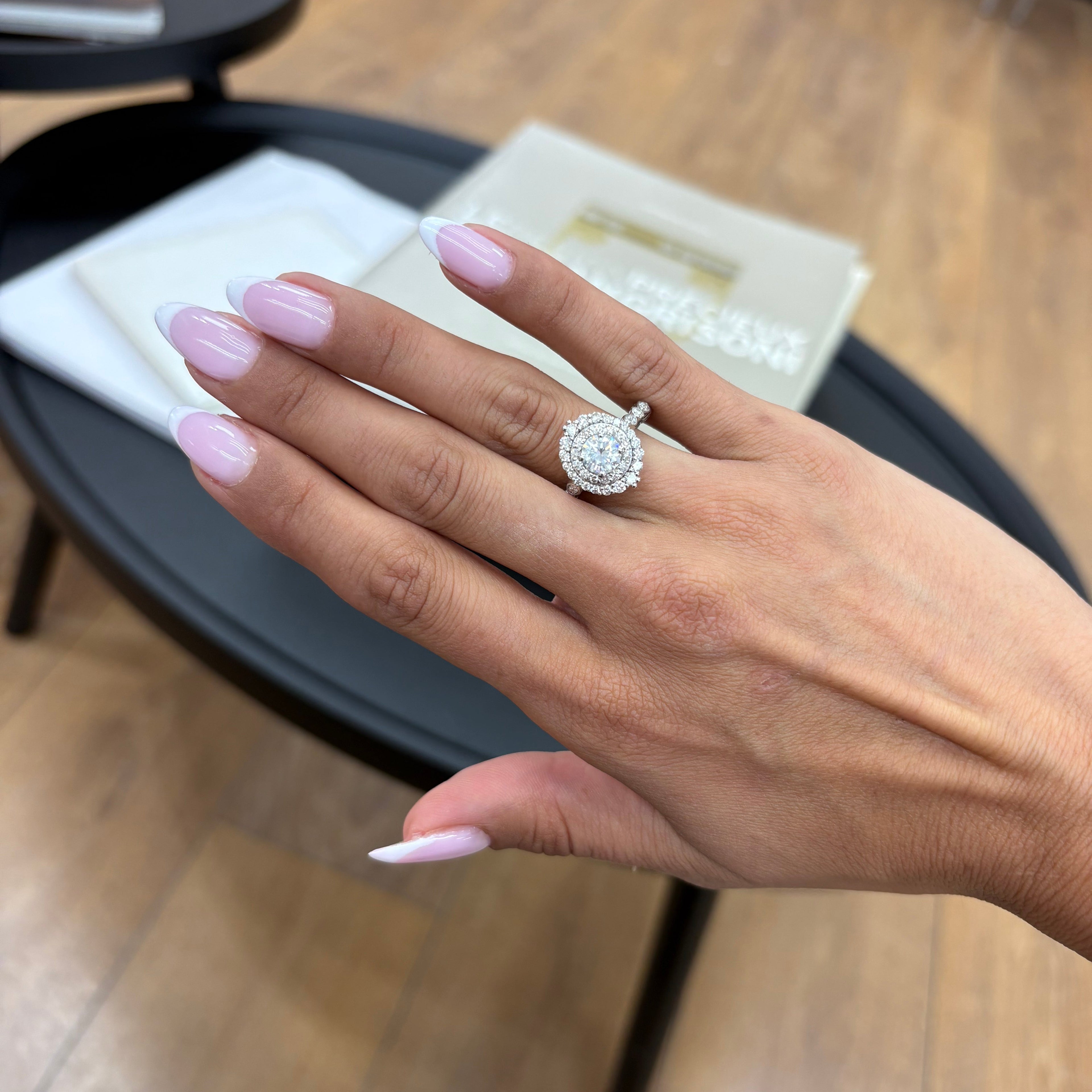 טבעת יהלומים במשקל כולל של 1 קראט דגם LUX