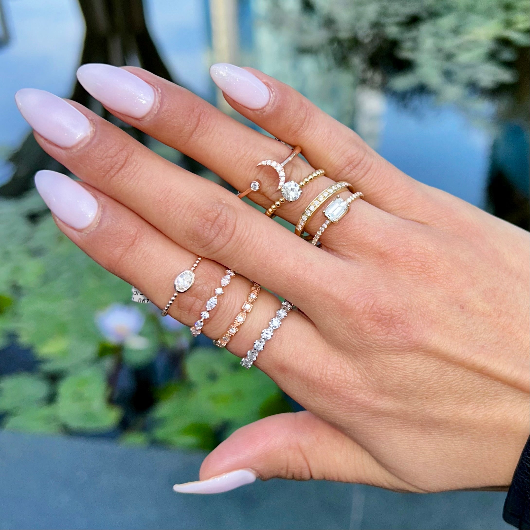 טבעת זהב כדורים משובצת יהלום טבעי בחיתוך אובל ZOHAR