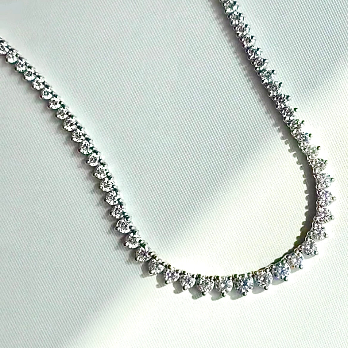 EDEN קולייר יהלומים דגרדה 3 שיניים בחיתוך עגול