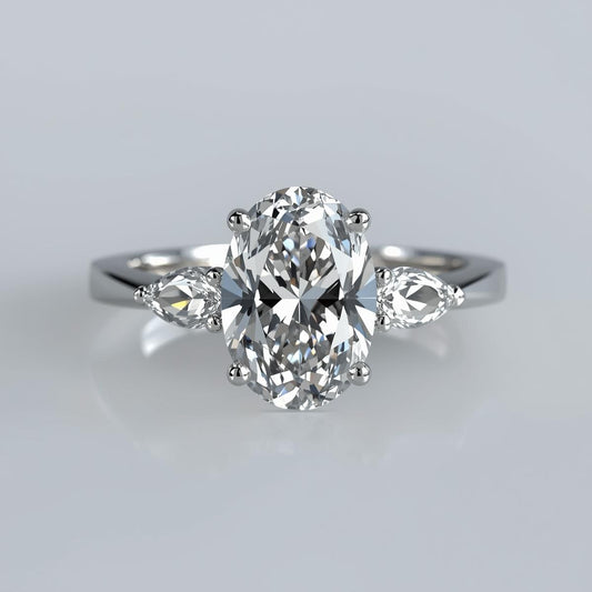 טבעת יהלום מעבדה בחיתוך אובל  בשילוב טיפות  NOY