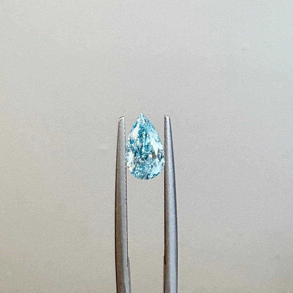 יהלום כחול מעבדה בחיתוך טיפה במשקל  1.00 קראט