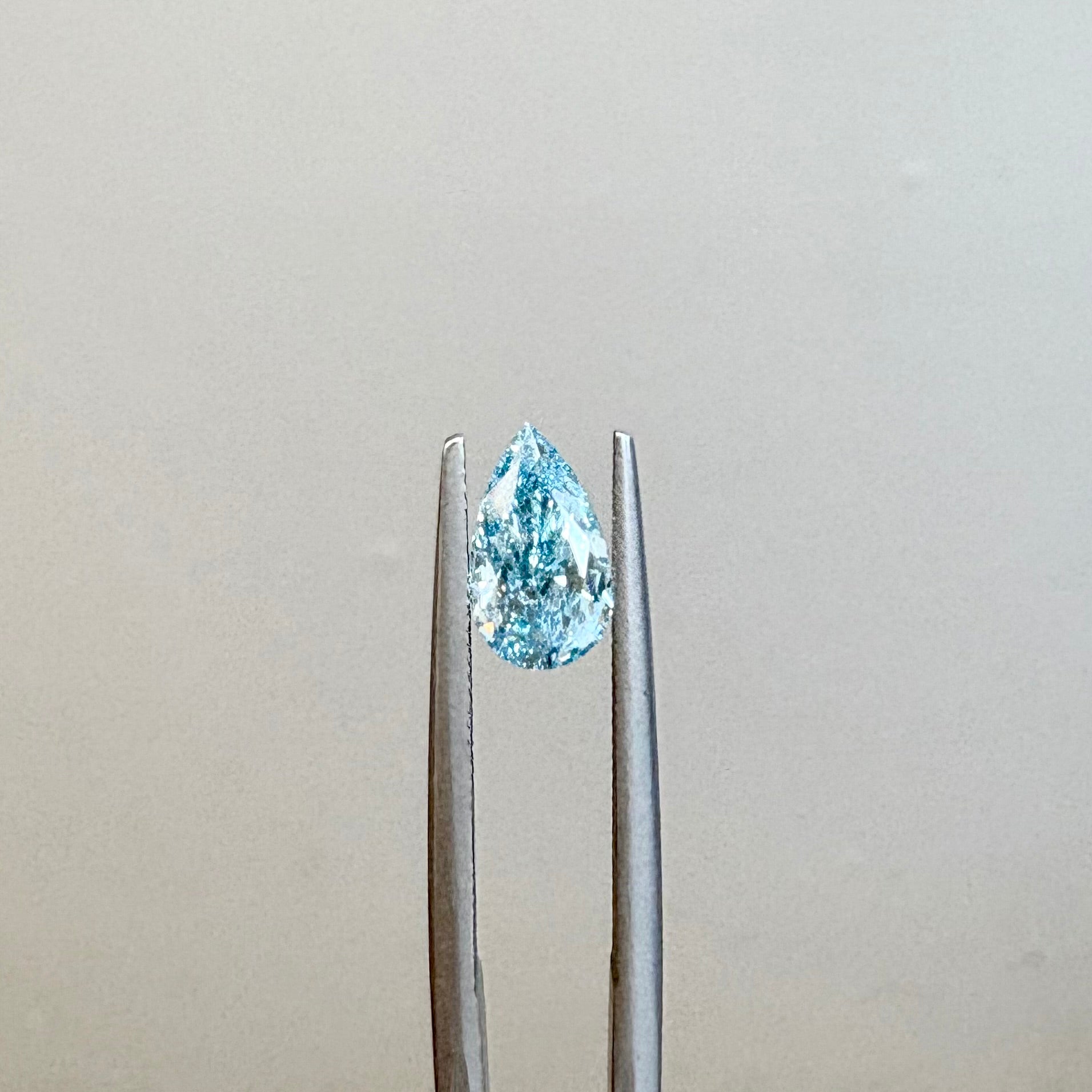 יהלום כחול מעבדה בחיתוך טיפה במשקל  1.00 קראט
