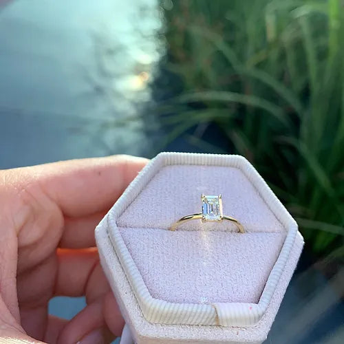 טבעת יהלום בחיתוך אמרלד קלאסית 1 קראט TORY