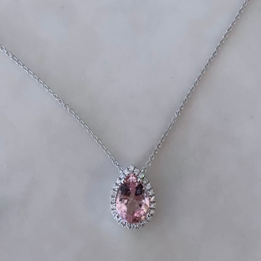 SAPIR תליון מורגנייט בחיתוך טיפה ויהלומים