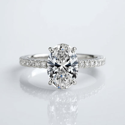 טבעת יהלום מעבדה 3 קראט IGI בחיתוך אובל עם אבני צד במבצע רק ב-6.400 ש"ח במקום 14.500 ORA