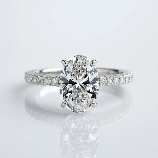 טבעת יהלום מעבדה 3 קראט IGI בחיתוך אובל עם אבני צד במבצע רק ב-6.400 ש"ח במקום 14.500 ORA