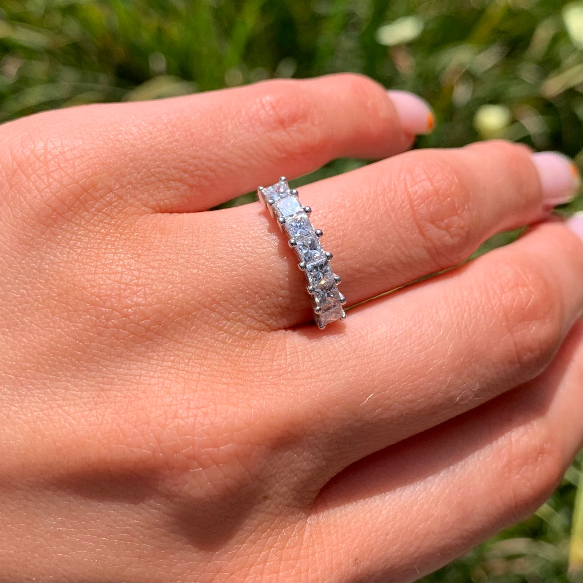 MERI טבעת יהלומים בחיתוך פרינסס חצי אטרניטי