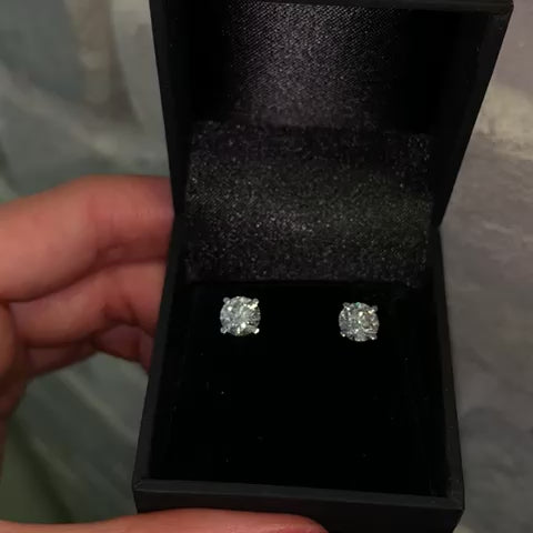 עגילי יהלומי מעבדה צמודים בחיתוך עגול ALMA