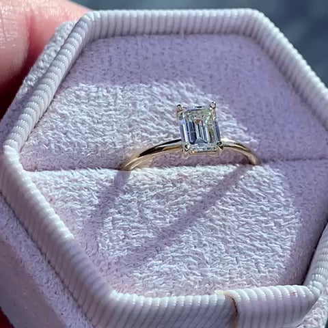 טבעת יהלום בחיתוך אמרלד קלאסית 1 קראט TORY