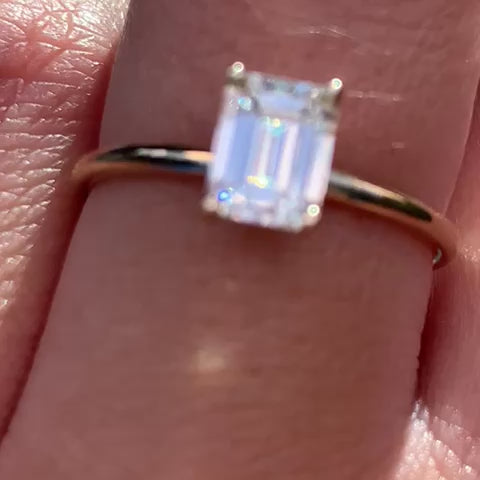 טבעת יהלום בחיתוך אמרלד קלאסית 1 קראט TORY