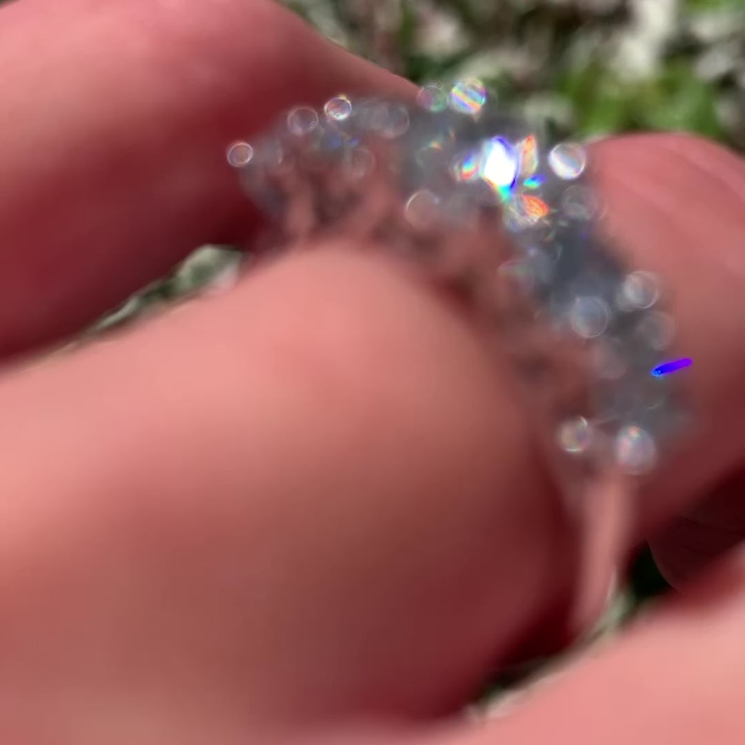 JULIE טבעת 5 יהלומים בחיתוך עגול דגרדה