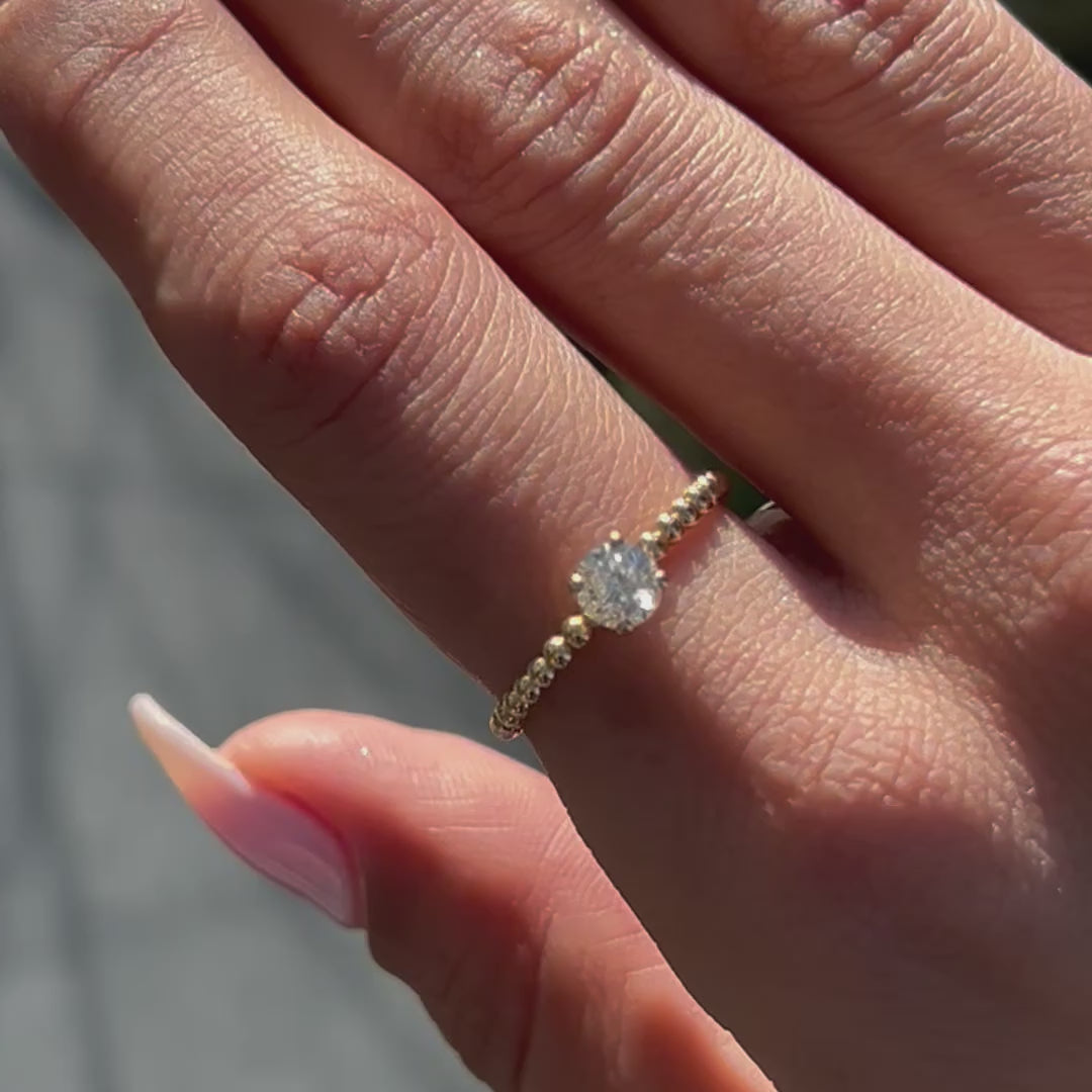 טבעת זהב כדורים משובצת יהלום טבעי בחיתוך עגול RENE