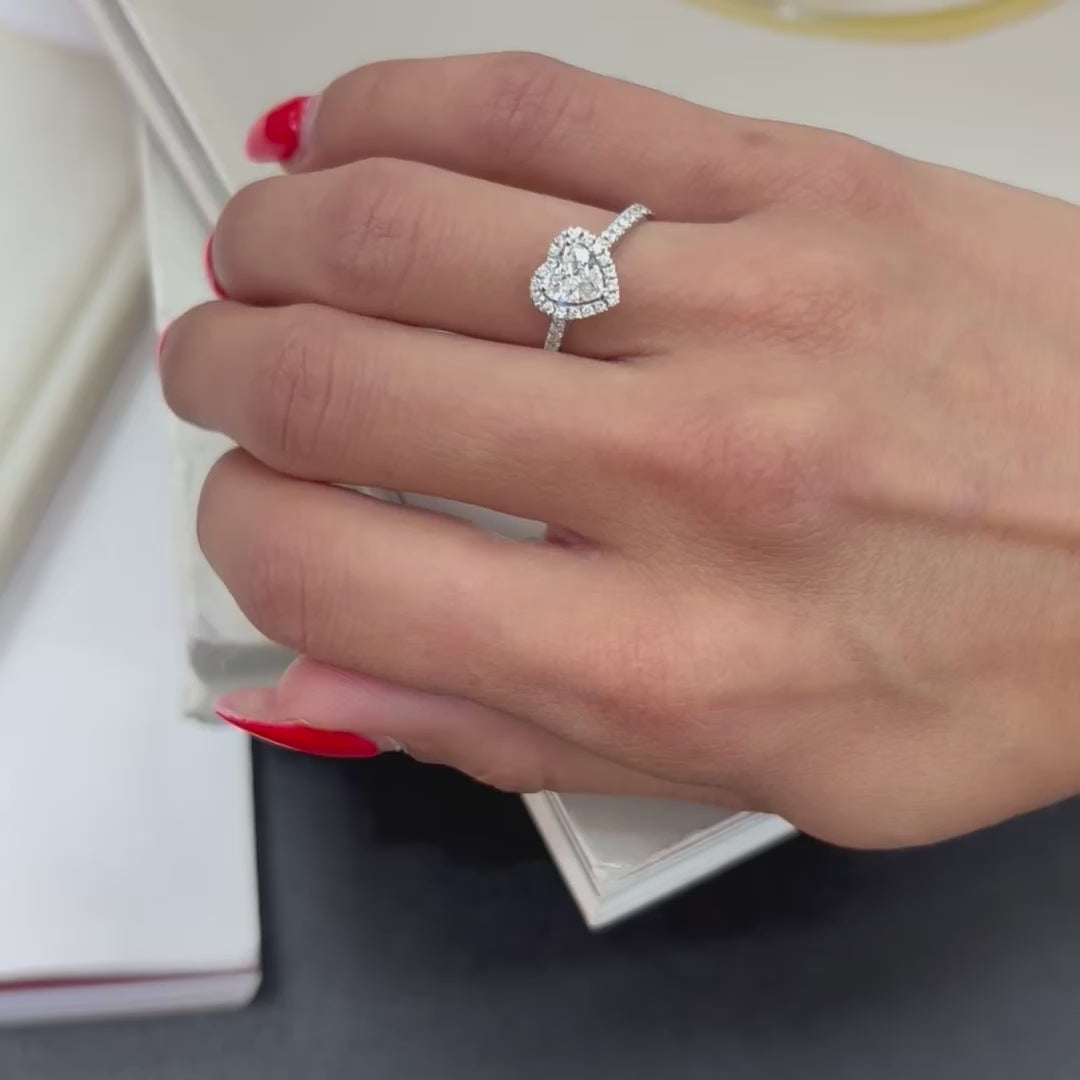 טבעת יהלום בחיתוך לב קלאסית  1 קראט עם אבני צד HEART